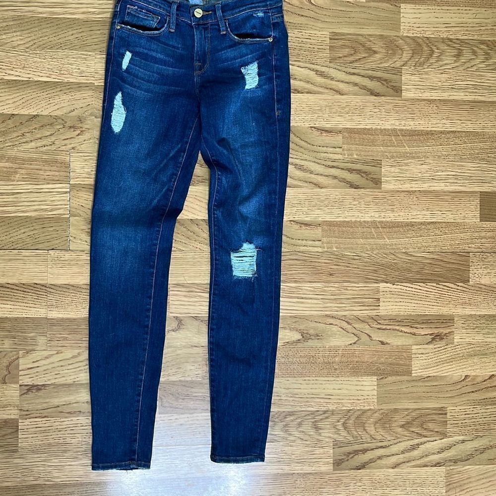 Super cute FRAME Brand Factory Distressed Skinny Jeans